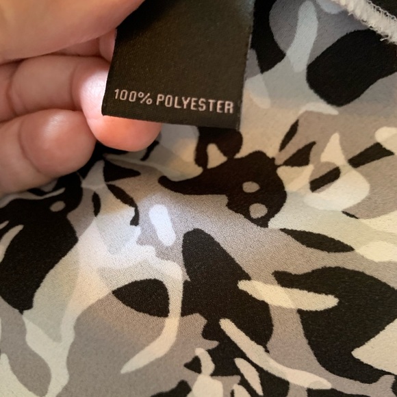 Donated Investments sleeveless blouse - Picture 5 of 6